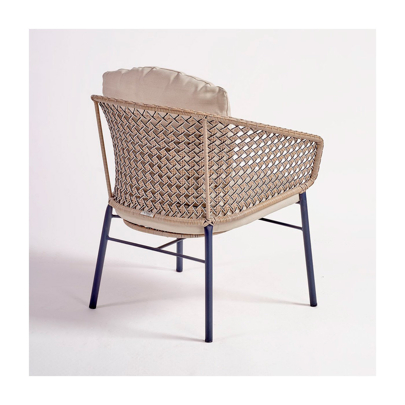 Sillón de exterior de metal y resina color tiza 67 × 70 × 77,5 cm - Imagen 2